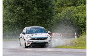 ADAC Opel Electric Rally Cup: Der Opel Corsa Rally Electric meistert die Strapazen in den Vogesen